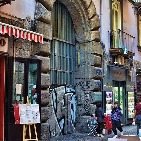 فندق مبيت وإفطار Sciuscia Beb Spaccanapoli 4*