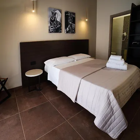 Sciuscia Beb Spaccanapoli فندق مبيت وإفطار 4*