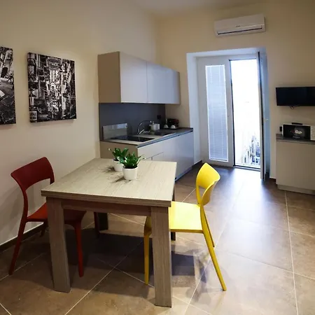 Sciuscia Beb Spaccanapoli فندق مبيت وإفطار 4*