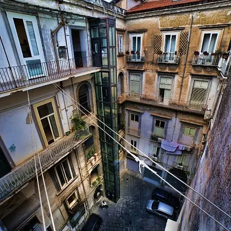 Sciuscia Beb Spaccanapoli فندق مبيت وإفطار 4*