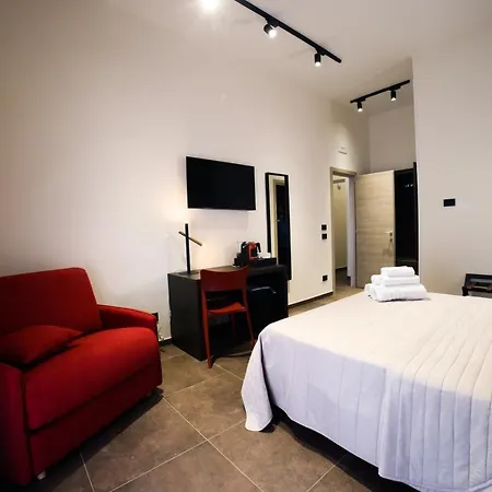 Bed & Breakfast Sciuscia Beb Spaccanapoli 4*