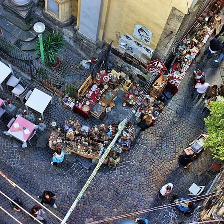 Sciuscia Beb Spaccanapoli Bed & Breakfast 4*