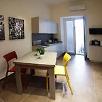 Sciuscia Beb Spaccanapoli Bed & Breakfast 4*